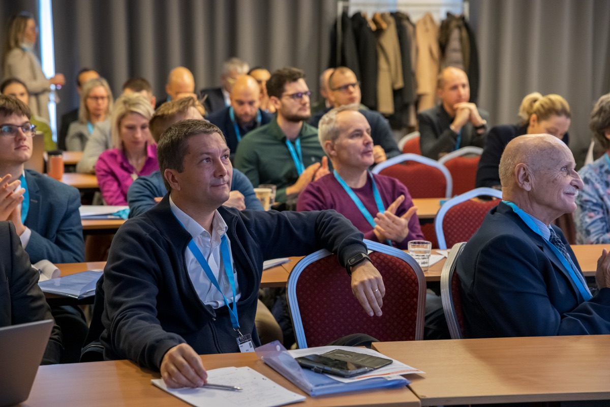 Publikum v sále počas prednášky na konferencii eFocus